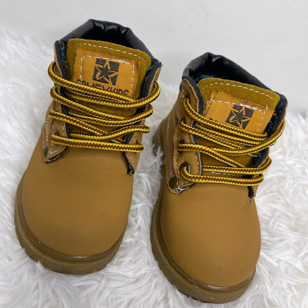 KID BOOT size 6